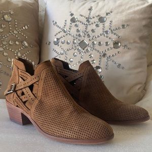 Vince Camuto NEW ankle boots Size 7.5 brown leather